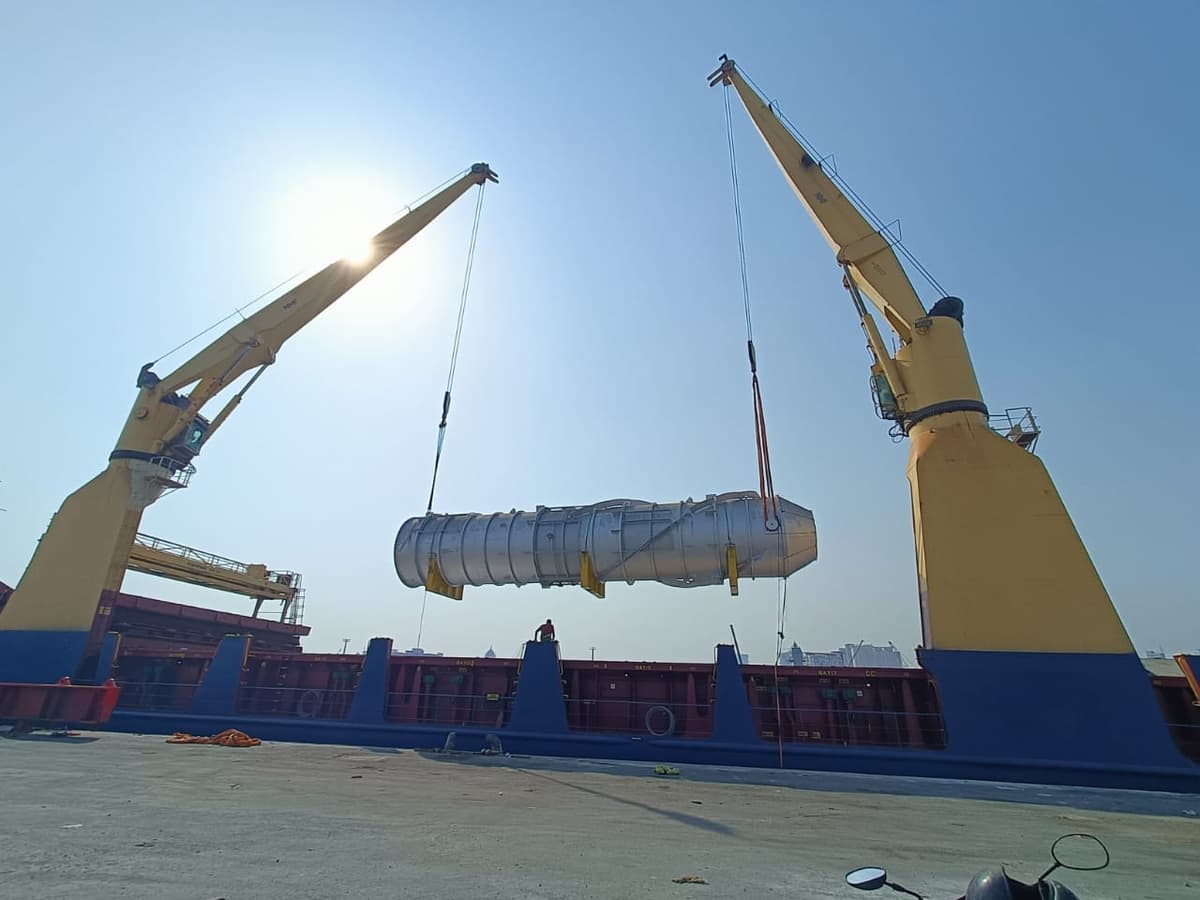 Over-dimensional cargo and heavy lift project logistics